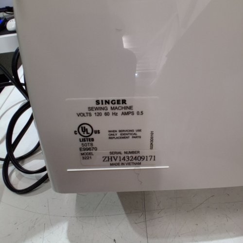 SINGER SEWING MACHINE - 120 V - 21 SITCHES - WHITE/BLUE (MODEL: 3221) image 3
