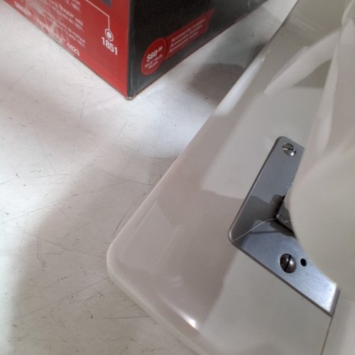 SINGER SEWING MACHINE - 120 V - 21 SITCHES - WHITE/BLUE (MODEL: 3221) image 5