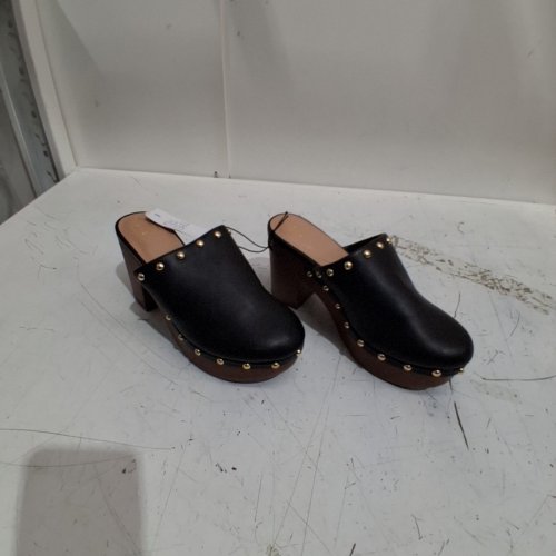 WOMEN'S TIME AND TRU STUDDED PLATFORM CLOGS - SIZE 6 - BLACK / BROWN / GOLD (STYLE : 50920484) image 2