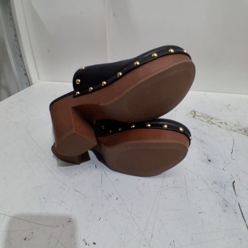 WOMEN'S TIME AND TRU STUDDED PLATFORM CLOGS - SIZE 6 - BLACK / BROWN / GOLD (STYLE : 50920484) image 4