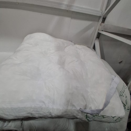 PLUSH PILLOW TOP BAMBOO MATRESS TOPPER WITH ELASTIC CORNER STRAPS - TWIN (39" X 75") - WHITE / GREEN image 4