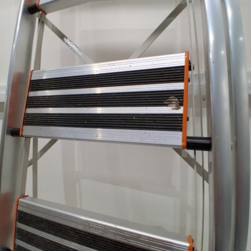 FOLDING STEP LADDERS WITH RUBBER HAND GRIP AND ANTI-SLIP WIDE PEDAL - 4 STEP - ORANGE\ALUMINUM image 4
