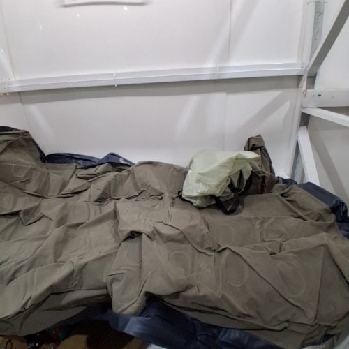 IDOO INFLATABLE AIR MATRESS WITH BUILT IN PUMP - 18" HIGH - QUEEN image 3