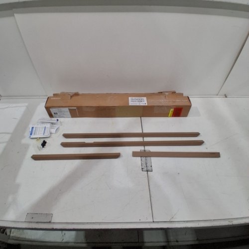 SAMSUNG THE FRAME CUSTOMIZABLE BEZEL TV FRAME - 32" - TEAK (MODEL: VG-SCFC32TKBZA) image 2