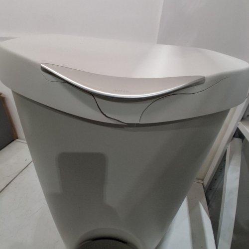 UMBRA BRIM STEP LID TRASH CAN - 13 GAL - SAND/TAN (MODEL: 084200-1313) image 4