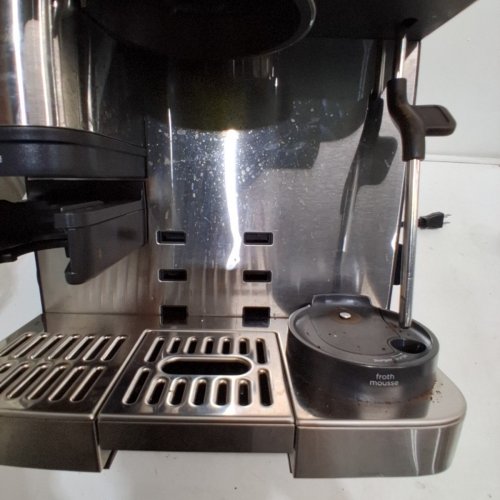 NINJA LUXE CAFÉ 3-IN-1 ESPRESSO MACHINE - DRIP COFFEE MAKER AND RAPID COLD BREW, INTEGRATED GRINDER, ASSISTED TAMPER, HANDS-FREE FROTHER - GREY (MODEL: ES601C) image 5