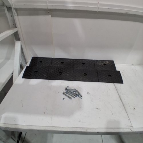 2PK VEVOR RUBBER CURB RAMP - 43" X 33" - 2" RISE - BLACK (MODEL: 38659LG3) image 2
