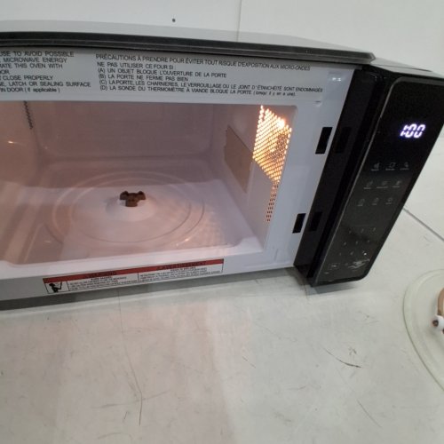 CHEFMAN COUNTERTOP MICROWAVE OVEN - 0.7CU.FT - BLACK (MODEL: RJ55-7-V2-CA) image 2