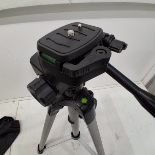 AMAZON BASICS LIGHTWEIGHT TRIPOD - 60" - BLACK image 2