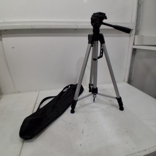 AMAZON BASICS LIGHTWEIGHT TRIPOD - 60" - BLACK image 3