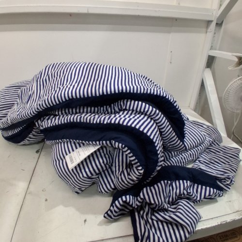 3PC LIGHTWEIGHT WASHABLE COMFORTER - KING- NAVY AND WHITE image 2