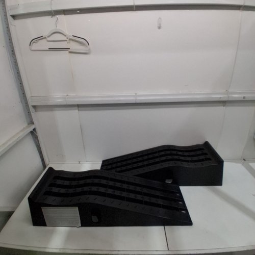 2PK AMAZON BASICS AUTOMOTICE / CAR LOADING RAMP - 3250LBA MAX PER RAMP - BLACK (MODEL : TD090343) image 4