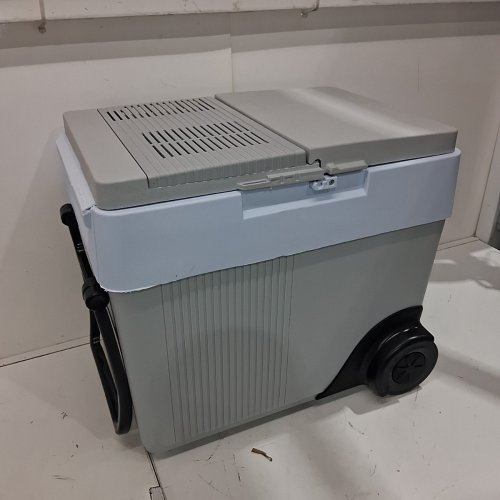 KOOLATRON WHEELED 12V ELECTRIC COOLER/WARMER, 31L - GREY image 2