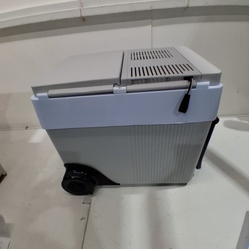 KOOLATRON WHEELED 12V ELECTRIC COOLER/WARMER, 31L - GREY image 5