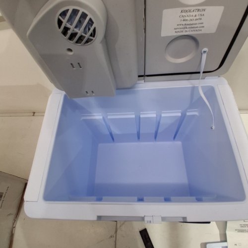 KOOLATRON WHEELED 12V ELECTRIC COOLER/WARMER, 31L - GREY image 8