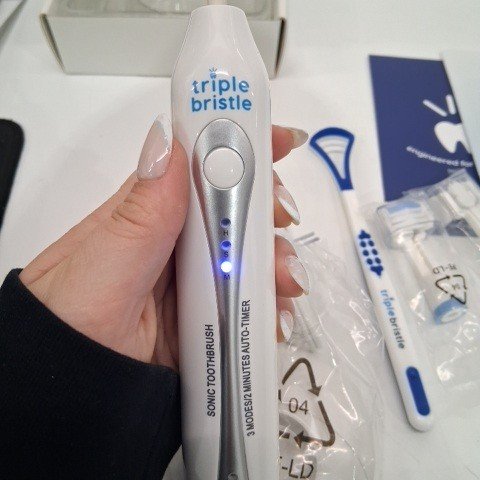 TRIPLE BRISTLE ORIGINAL SONIC TOOTHBRUSH WITH 2 PINK REPLACEMENT HEADS - WHITE/BLUE image 2