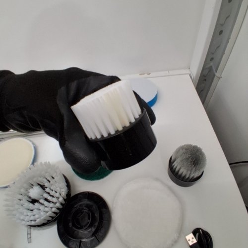 YKYI ELECTRIC CORDLESS SPIN POWER SCRUBBER WITH USB-C RECHARGEABLE HEAD, 3 ADJUSTABLE SPEEDS AND 8 REPLACEABLE BRUSH HEADS - 25 WATTS - 90 MINUTE RUN TIME - BLACK/WHITE (MODEL: ANS-8051B) image 7