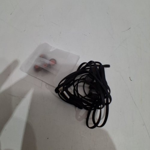 JBL TUNE 310C WIRED HEADPHONES WITH FLAT CABLE AND 3 BUTTON REMOTE AND MICROPHONE - USB-C - BLACK image 2
