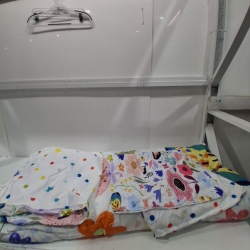 3PC REVERSIBLE FLORAL BUTTERFLY/POLKA DOT COMFORTER AND SHAMS BED SET - FULL/QUEEN - WHITE/MULTICOLORED image 5