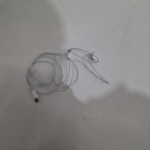 USB-C WIRED EARBUDS/HEADPHONES WITH MIC - WHITE image 2