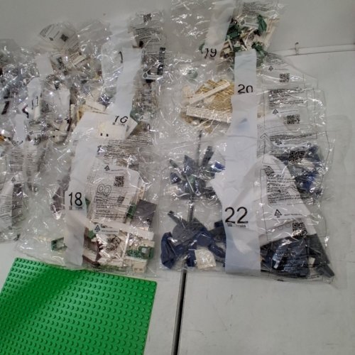 3456PC LEGO ICONS SHOPPING STREET KIT (MODEL: 11371) image 4