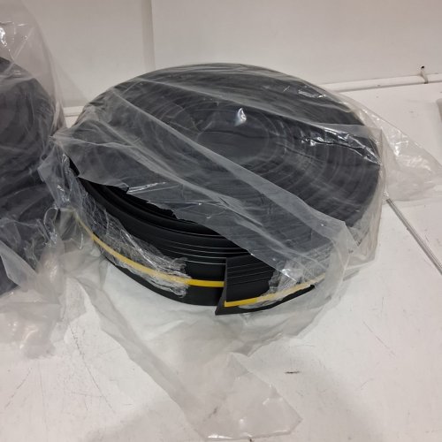 VEVOR GARAGE DOOR THRESHOLD AND BOTTOM SEALS KIT - 20FT - BLACK/YELLOW image 3