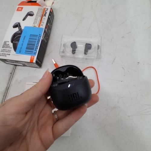 JBL BY HARMAN TUNE FLEX - TRUE WIRELESS NOISE CANCELLING IN EAR HEADPHONES WITH 32 HOUR PLAYBACK TIME - BLACK (MODEL: JBLTFLEXBLKAM) image 2
