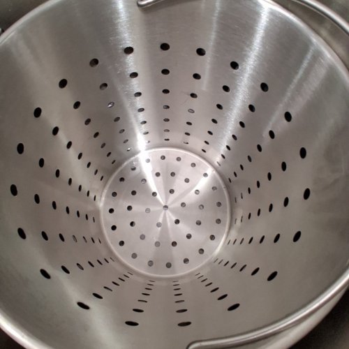 STAINLESS STEEL COMMERCIAL STOCKPOT WITH STRAINER - 36QT - SILVER (MODEL: SP36QT324206S) image 3
