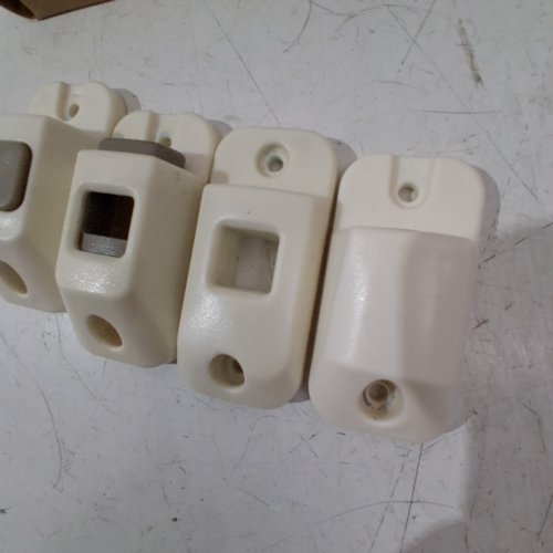 SAFETY 1ST WIDE AND STURDY METAL SLIDING GATE - EXPANDS 40" TO 60" X 26.5" - WHITE (MODEL: GA089CDEC1ZQ) image 3