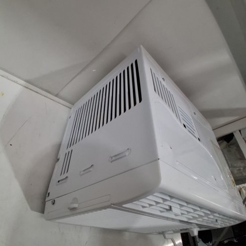 GE APPLIANCES ELECTRONIC WINDOW AIR CONDITIONER - 5,000 BTU - 150SQ.FT - WHITE (MODEL: AWAS05BWFC) image 5