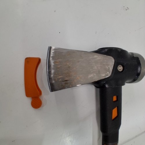 FISKARS PRO ISOCORE WOOD SPLITTING MAUL AXE - 8LB - 36" - ORANGE/BLACK image 3
