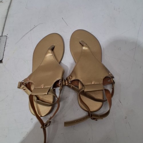 WOMEN'S SUMMER THONG FLAT SANDALS - SIZE 8.5 - GOLD image 3