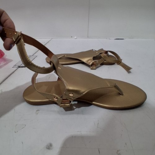 WOMEN'S SUMMER THONG FLAT SANDALS - SIZE 8.5 - GOLD image 5