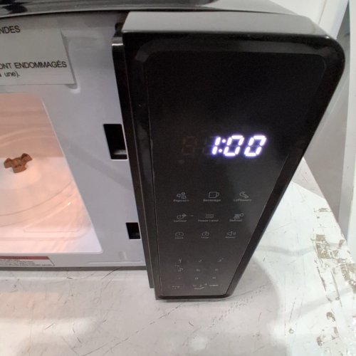CHEFMAN COUNTERTOP MICROWAVE OVEN - 0.7CU.FT - BLACK (MODEL: RJ55-7-V2-CA) image 2