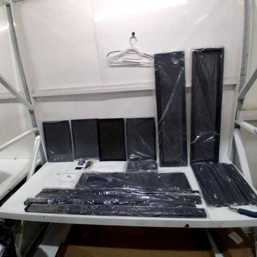 MOROHOPE PORTABLE DJ RACK TABLE FACADE BOOTH WITH BLACK & WHITE SCRIMS AND CARRY BAG - 39" X 20" X 47" - BLACK (MODEL: SL41008BK) image 3