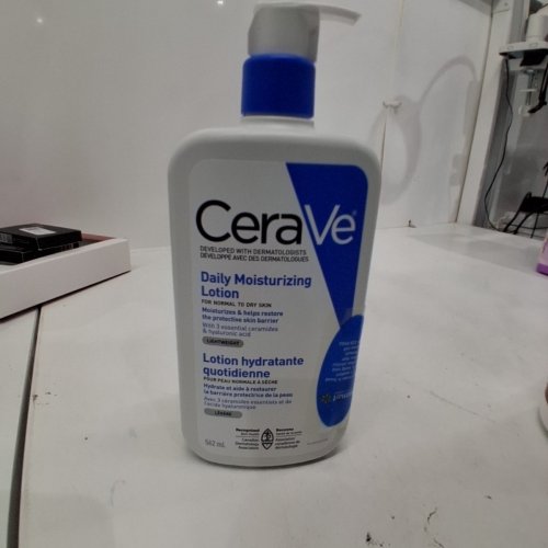 CERAVE DAILY MOISTURIZING LOTION FOR NORMAL TO DRY SKIN - 562ML image 2
