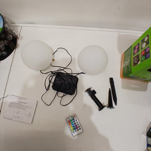 2PK MAINSTAYS COLOUR-CHANGING SOLAR-POWERED LED ORB SET image 3