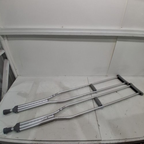 DRIVE MEDICAL ADJUSTABLE UNDERARM WALKING CRUTCHES, ADULT SIZE - SILVER (MODEL: RTL10402) image 2