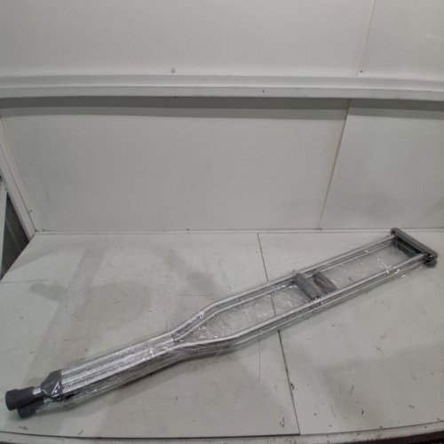 DRIVE MEDICAL ADJUSTABLE UNDERARM WALKING CRUTCHES, ADULT SIZE - SILVER (MODEL: RTL10402) image 5