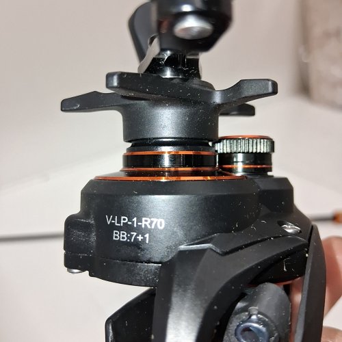 VEVOR MULTI-LEVEL ADJUSTABLE MAGNETIC 7+1BB BRAKE SYSTEM RIGHT HAND FISHING REEL - 7.0:1 GEAR RATIO image 2