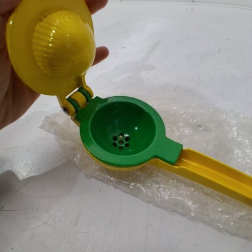 2-IN-1 MANUAL HANDHELF LEMON LIME SQUEEZER JUICER - YELLOW/GREEN image 3