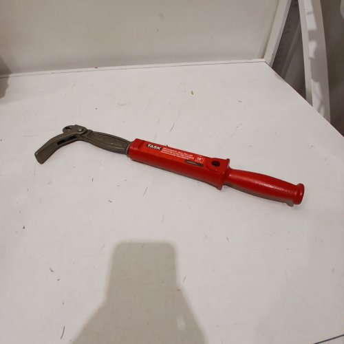 TASK MECHANICAL NAIL PULLER - 18" - RED AND BLACK (MODEL: T47025) image 2