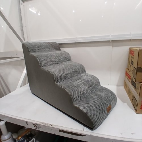 COZY KISS 5 STEP DOG STAIRS WITH HIGH DENSITY FOAM - 15.7" X 33" X 22.6" - GREY image 2