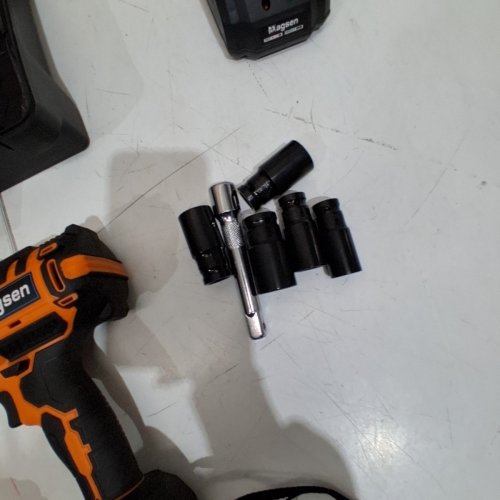MAGSEN 1/2" CORDLESS BRUSHLESS HIGH TORQUE IMPACT WRENCH WITH BATTERIES - 21 V - ORANGE image 4