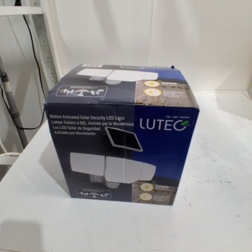LUTEC MOTION ACTIVATED SOLAR SECURITY LED FLOOD LIGHT - 5000K - 3000LM - WHITE (MODEL: 1937995) image 2