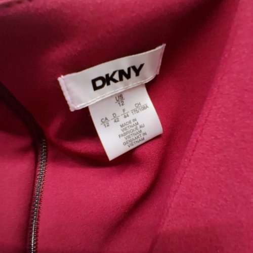 WOMEN'S DKNY LEEVELESS V-NECK RUCHED D BUCKLE WRAP DRESS - SIZE 12 - DARK RED - (STYLE: DD5ACH15) image 4