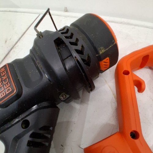 BLACK+DECKER 5 AMP 13" CORDED STRING TRIMMER/EDGER - ORANGE/BLACK (MODEL: ST8600) image 3
