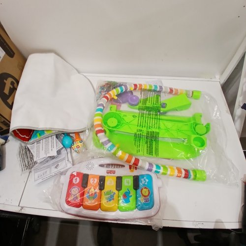 FISHER-PRICE 4-IN-1 BABY MUSICAL GLOW AND GROW KICK & PLAY PIANO GYM PLAYMAT - AGES 0+ MONTHS - WHITE/GREEN (MODEL: GDD08) image 3