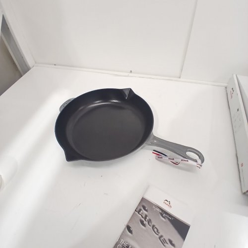 STAUB CAST IRON NON-STICK ROUND SKILLET FRYING PAN - 10" - GRAPHITE GREY (MODEL: 1222618) image 2