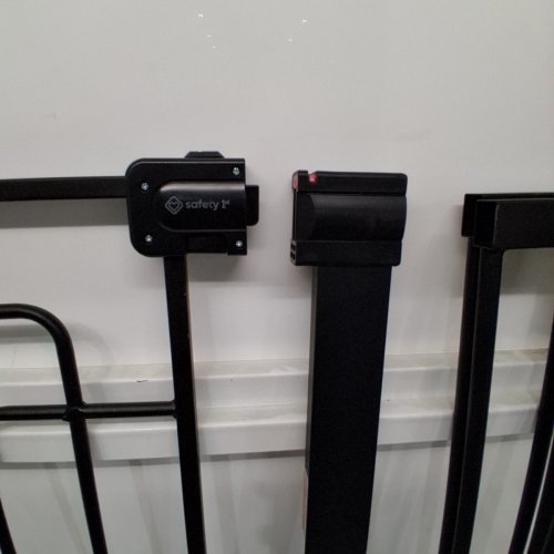 SAFETY 1ST CONTEMPORARY TALL & WIDE GATE WITH SECURETECH - 29"-47" X 36" - BLACK (MODEL: GA176CBLKF2) image 4